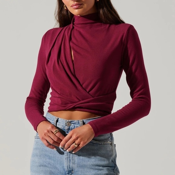 ASTR Asymmetrical Pleated Cutout Mock Neck Top Crop Berry Cabernet Sz M - Picture 2 of 11